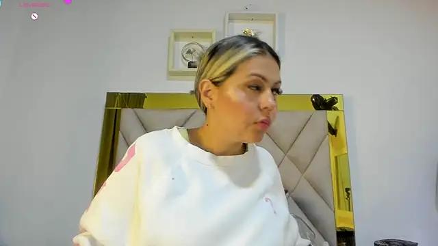 Girls and cam to cam: Watch as these sophisticated entertainers uncover their stunning costumes and curvaceous curves online!
