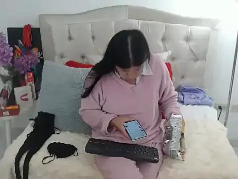 Arianaskyblue from StripChat is Freechat