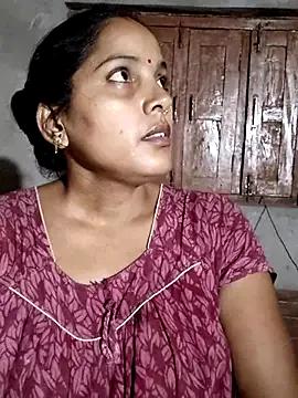 Photos of Arini_Arora from StripChat is Freechat