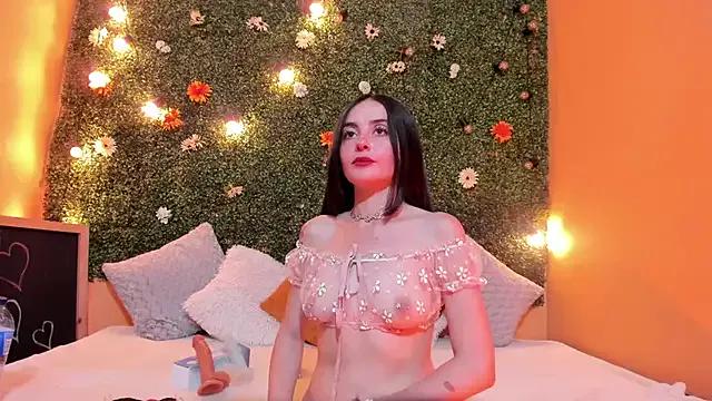 Ashley_petit from StripChat is Freechat