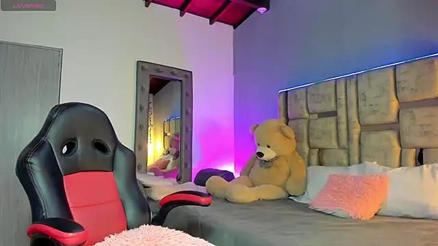 Girls and cam to cam: Watch as these sophisticated entertainers uncover their stunning costumes and curvaceous curves online!
