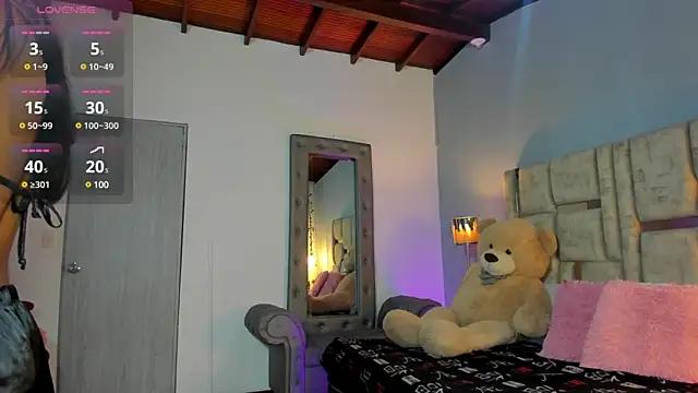 AshleyHill2 from StripChat is Freechat
