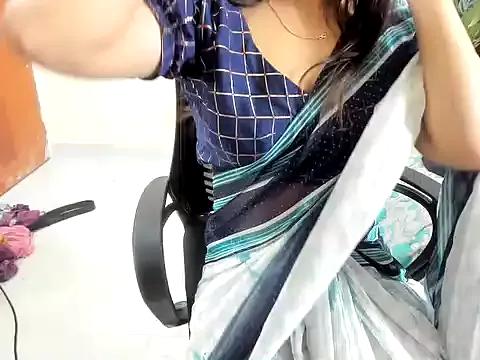 AttractiveQueen2002 from StripChat is Freechat