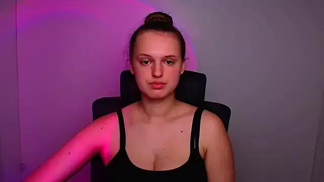 Aurora_White from StripChat is Freechat