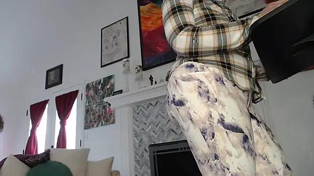 Girls and cam to cam: Watch as these sophisticated entertainers uncover their stunning costumes and curvaceous curves online!