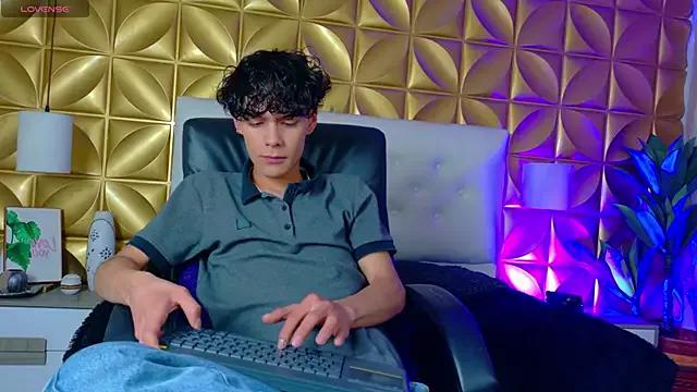 AxelWolfe from StripChat is Freechat