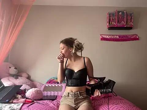 Girls and cam to cam: Watch as these sophisticated entertainers uncover their stunning costumes and curvaceous curves online!