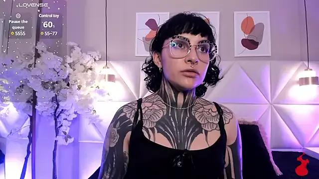 Girls and cam to cam: Watch as these sophisticated entertainers uncover their stunning costumes and curvaceous curves online!