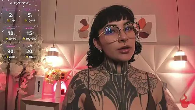 Girls and cam to cam: Watch as these sophisticated entertainers uncover their stunning costumes and curvaceous curves online!