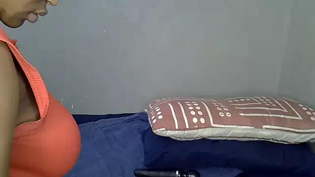 Bellabootie from StripChat is Freechat