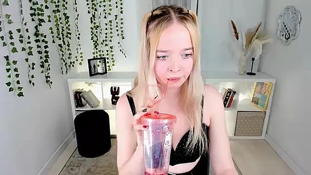 BellaMontgomery from StripChat is Freechat