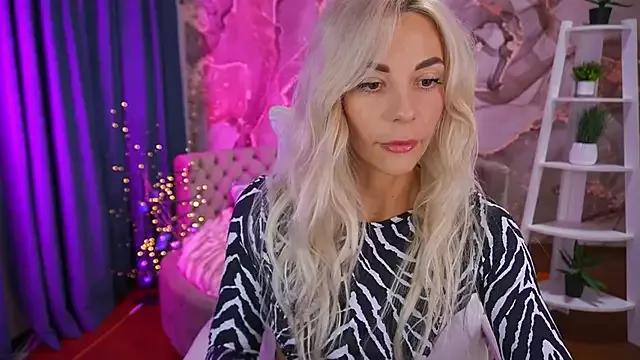 BellaRayyy from StripChat is Freechat