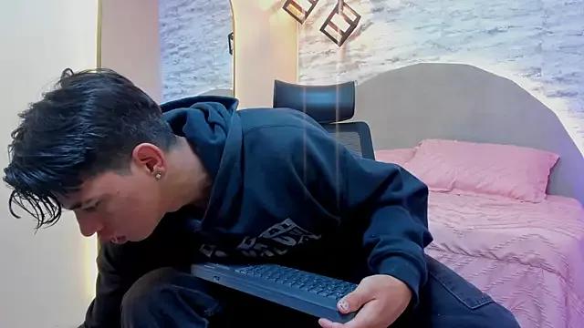 Benjamin_More from StripChat is Freechat