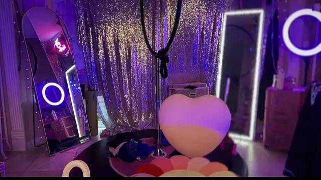 Girls and cam to cam: Watch as these sophisticated entertainers uncover their stunning costumes and curvaceous curves online!