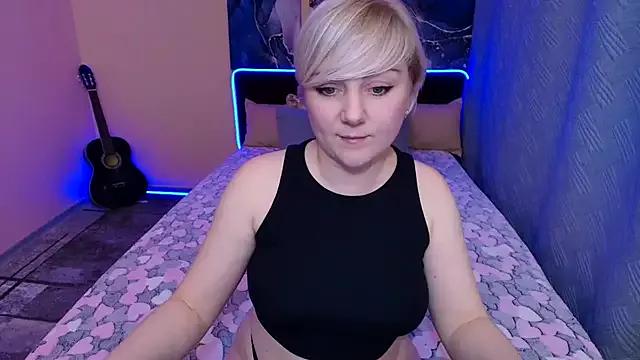 BlondPearl from StripChat is Freechat