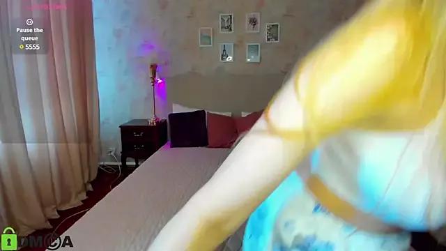 blondyriss from StripChat is Freechat