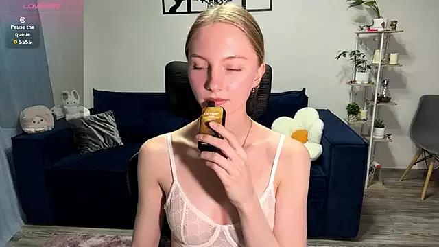BrightAnnie from StripChat is Freechat