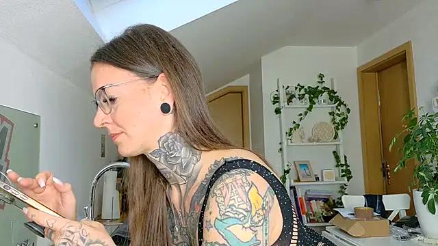 Girls and cam to cam: Watch as these sophisticated entertainers uncover their stunning costumes and curvaceous curves online!