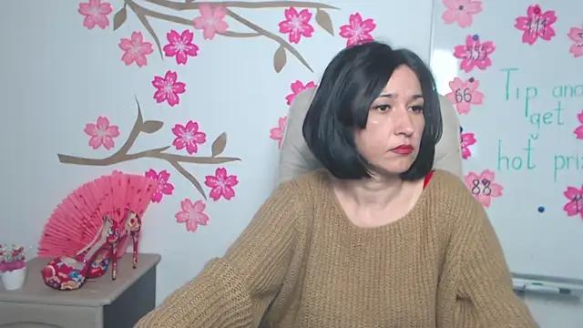 Girls and cam to cam: Watch as these sophisticated entertainers uncover their stunning costumes and curvaceous curves online!
