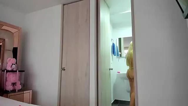 Girls and cam to cam: Watch as these sophisticated entertainers uncover their stunning costumes and curvaceous curves online!