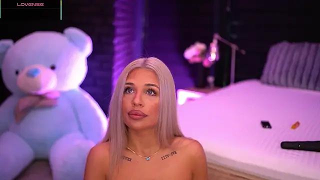 Candy_Ivy from StripChat is Freechat