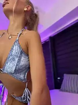 Girls and cam to cam: Watch as these sophisticated entertainers uncover their stunning costumes and curvaceous curves online!