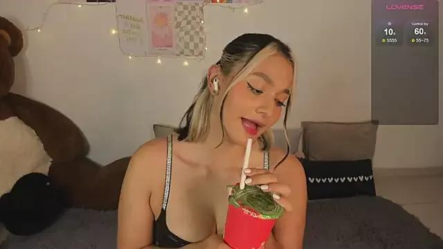 candycamm from StripChat is Freechat
