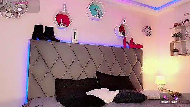 Girls and cam to cam: Watch as these sophisticated entertainers uncover their stunning costumes and curvaceous curves online!