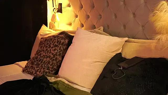 Girls and cam to cam: Watch as these sophisticated entertainers uncover their stunning costumes and curvaceous curves online!