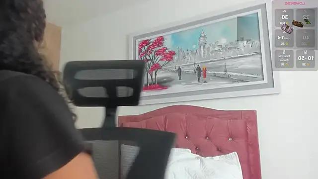 Carolinaa_ from StripChat is Freechat