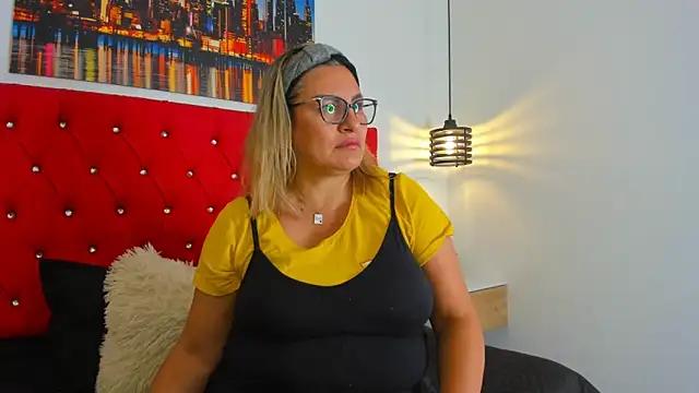 carolinacrus01 from StripChat is Freechat