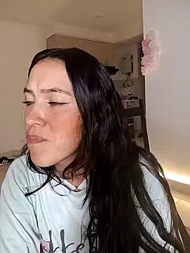 Carolindalun from StripChat is Freechat