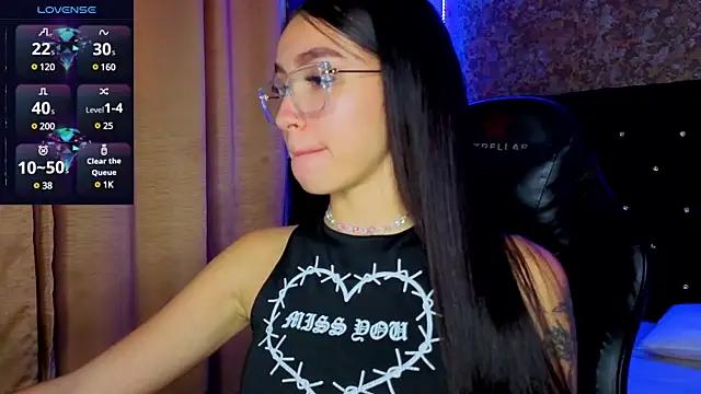 CarolinneWills from StripChat is Freechat