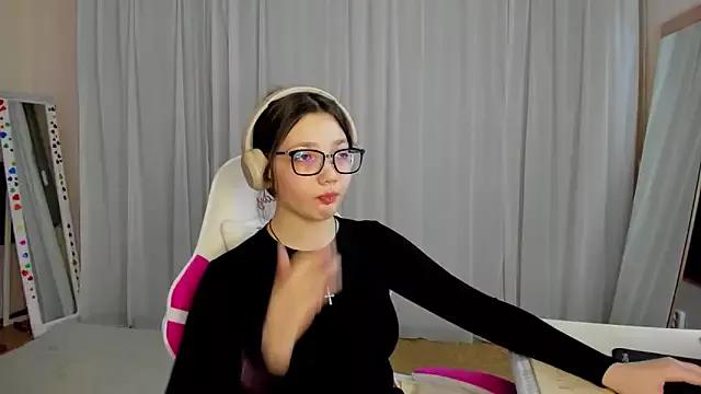 CarolKitty from StripChat is Freechat