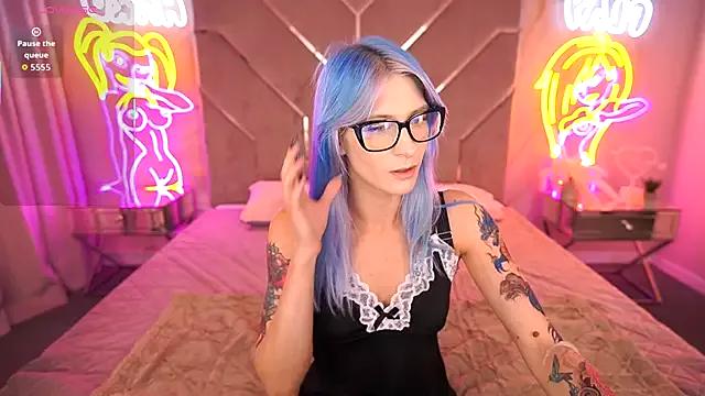 Girls and cam to cam: Watch as these sophisticated entertainers uncover their stunning costumes and curvaceous curves online!