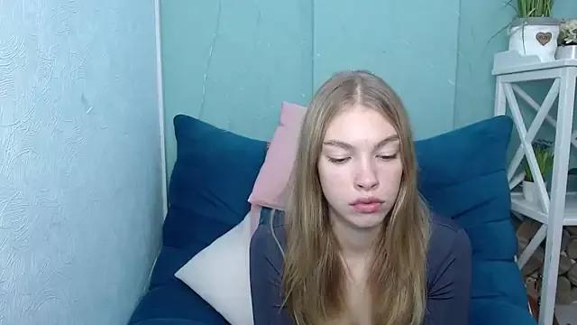 CassieDi from StripChat is Freechat