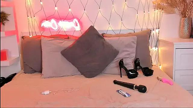 Girls and cam to cam: Watch as these sophisticated entertainers uncover their stunning costumes and curvaceous curves online!