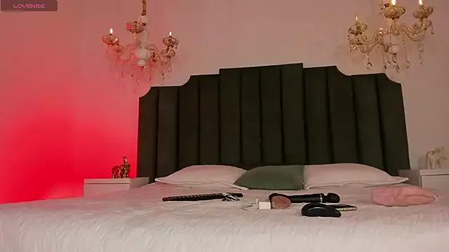 Girls and cam to cam: Watch as these sophisticated entertainers uncover their stunning costumes and curvaceous curves online!