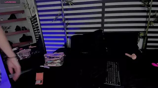 Girls and cam to cam: Watch as these sophisticated entertainers uncover their stunning costumes and curvaceous curves online!