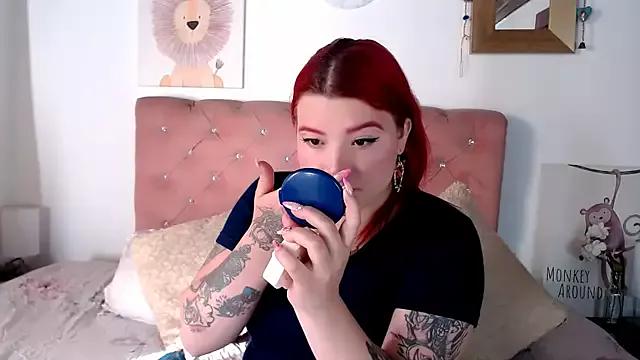 CelessteRedds from StripChat is Freechat
