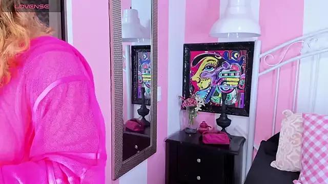 Girls and cam to cam: Watch as these sophisticated entertainers uncover their stunning costumes and curvaceous curves online!
