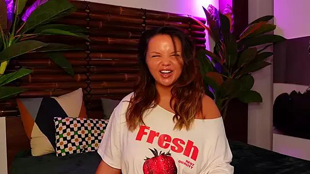 Girls and cam to cam: Watch as these sophisticated entertainers uncover their stunning costumes and curvaceous curves online!