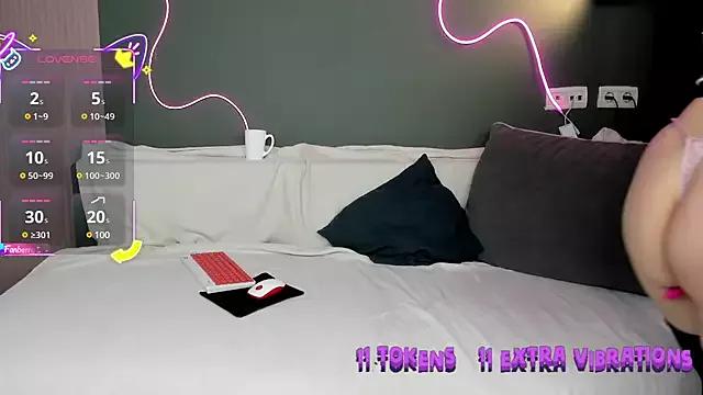Charlotte_Woods from StripChat is Freechat