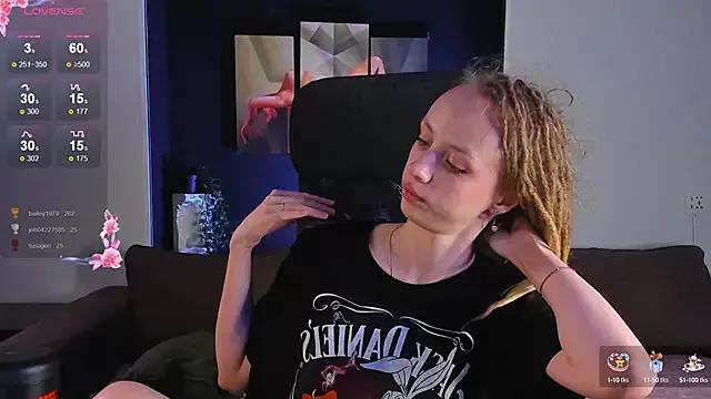 cherry_north from StripChat is Freechat