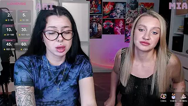 Girls and cam to cam: Watch as these sophisticated entertainers uncover their stunning costumes and curvaceous curves online!