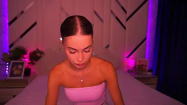 CherryyLulu from StripChat is Freechat