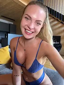 Photos of ChiaraVixen from StripChat is Freechat