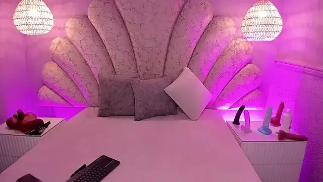 Girls and cam to cam: Watch as these sophisticated entertainers uncover their stunning costumes and curvaceous curves online!
