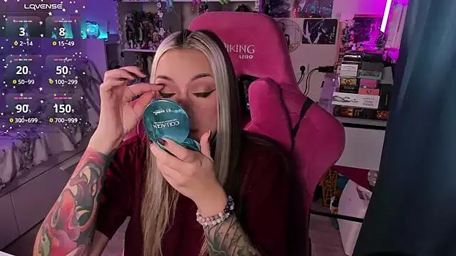 Girls and cam to cam: Watch as these sophisticated entertainers uncover their stunning costumes and curvaceous curves online!