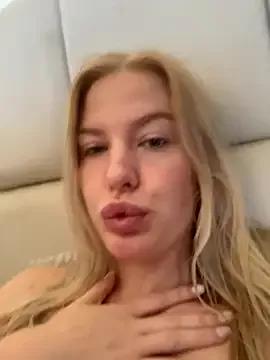 Chloemillerrxx from StripChat is Freechat